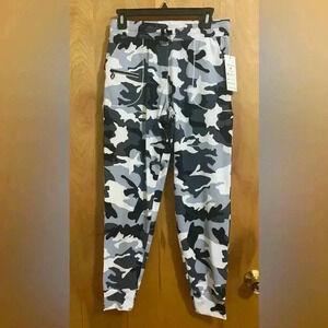 Kcutteyg Jogger Pants Camo Black White Grey Size M NWT